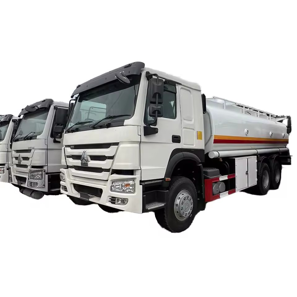 Kualiti Tinggi SINOTRUK HOWO 6 * 4 Truk Dispenser Bahan Baku Tugas Berat 20000L Truk Tangki Minyak