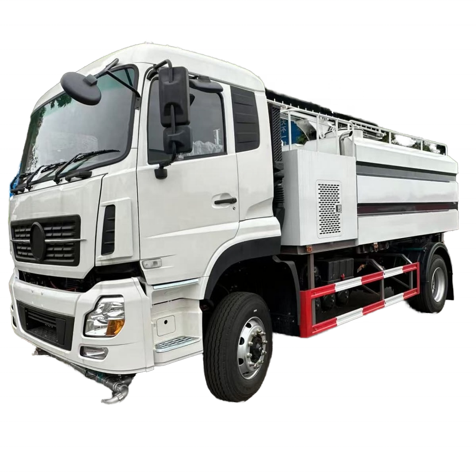 Euro 3 4x2 Kapasiti Semburan Truk Pelbagai Fungsi Panel Solar Lengan Pembersihan Pelbagai Fungsi Pen