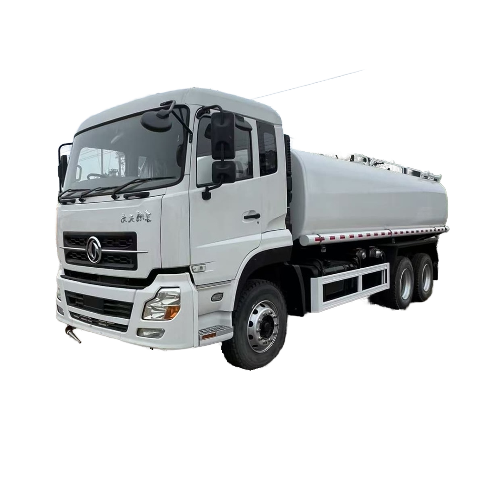 Trak Sprinkler Air DF 20000L Yang Baru Dilengkapi Dengan Enjin Teras Bahan Api Diesel Dan Air