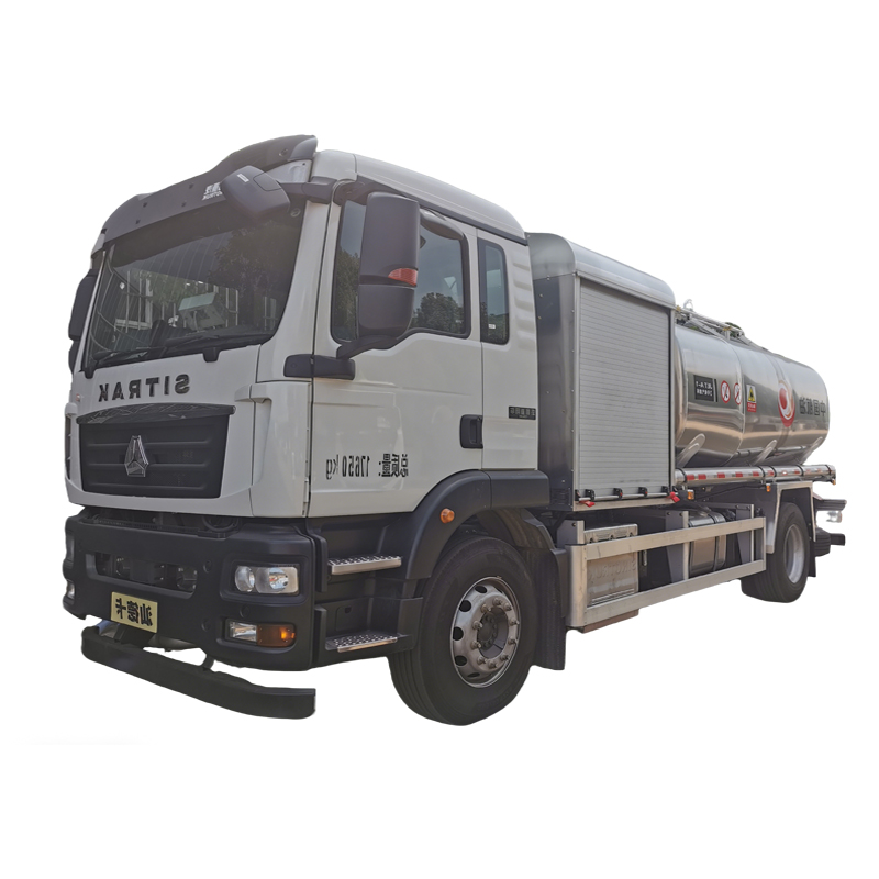 SINOTRUK 4 &times; 4 13.6m3 Truk Pembekalan Bahan Bakar Pesawat